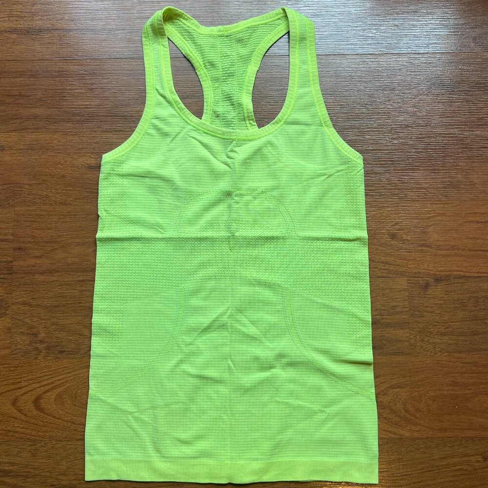 Lulu Florescent Yellow Bright Size 2 Womens